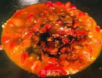 Make Eggs and tomato sausage noodles step 6