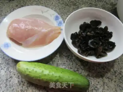 Make Blackwood cucumbers with chicken chest step 0
