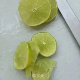 Make Squeeze lemon and make tea step 4