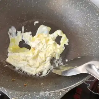 Make Cream tomato fried goose eggs step 8