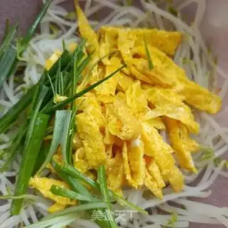 Make Egg-skin green bean sprouts step 11
