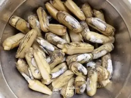 Make Dutch onions step 1