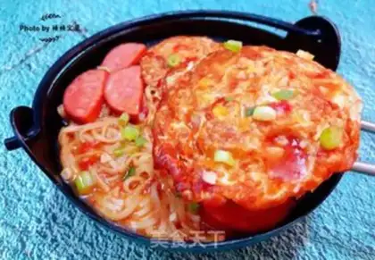 Make Eggs and tomato sausage noodles step 12