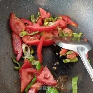 Make Cream tomato fried goose eggs step 13