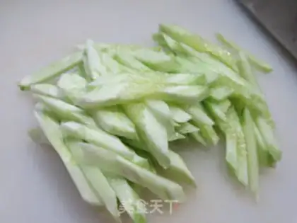 Make Blackwood cucumbers with chicken chest step 8