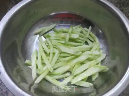 Make Blackwood cucumbers with chicken chest step 9
