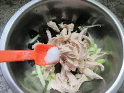 Make Blackwood cucumbers with chicken chest step 10