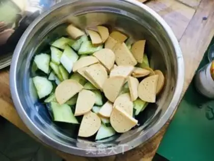 Make A cucumber chicken step 0