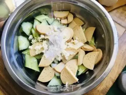 Make A cucumber chicken step 3