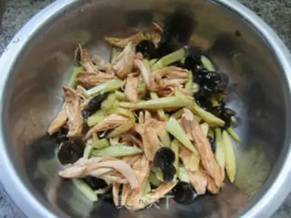 Make Blackwood cucumbers with chicken chest step 13