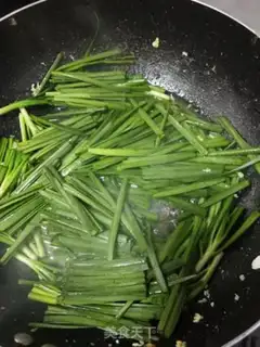Make Scrambled eggs step 2