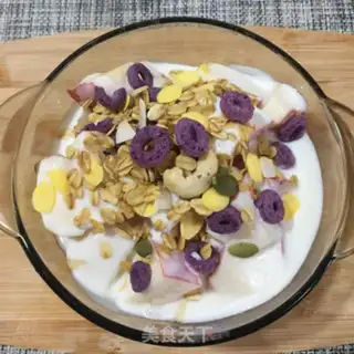 Make Sour yogurt fruit salad step 3