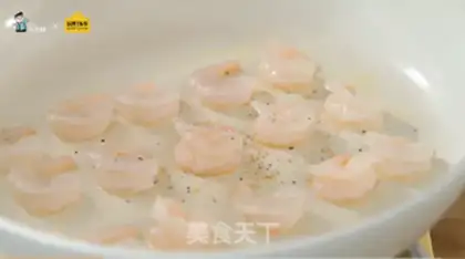 Make Cream shrimp egg buns for breakfast step 1
