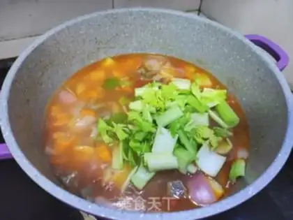 Make Quick-fried beef cake step 1