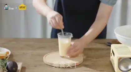 Make Cream shrimp egg buns for breakfast step 3