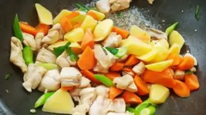 Make Vegetable curry chicken step 6