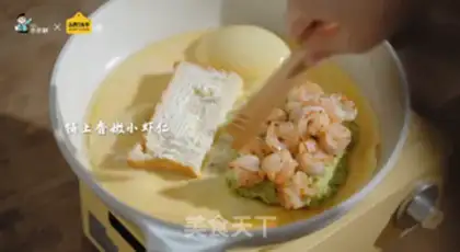 Make Cream shrimp egg buns for breakfast step 6