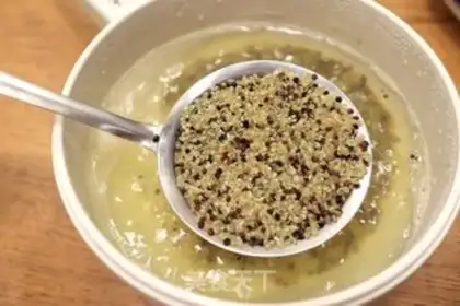 Make Sour quinoa and vegetables salad step 1