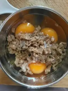 Make Onions and eggs step 4