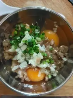 Make Onions and eggs step 5
