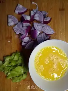 Make Pepper onion egg noodles step 0