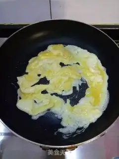 Make Pepper onion egg noodles step 1