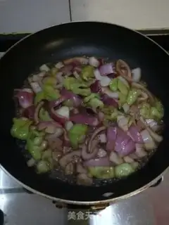 Make Pepper onion egg noodles step 3