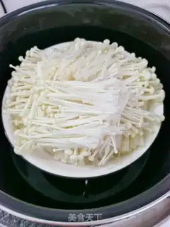 Make Frozen needle mushrooms step 1