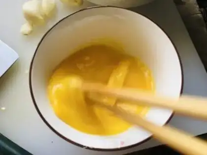 Make Eggs and tomatoes step 0
