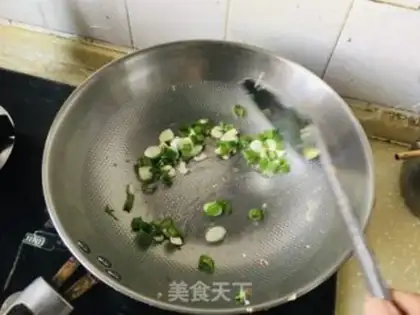 Make Eggs and tomatoes step 2