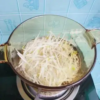 Make Green bean sprouts step 1