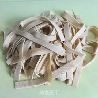 Make Garlic for bean skin step 0