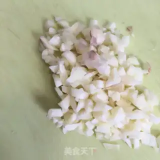 Make Garlic for bean skin step 2