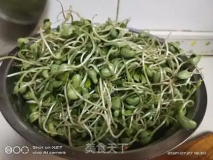 Make Five flowers and black bean sprouts step 1