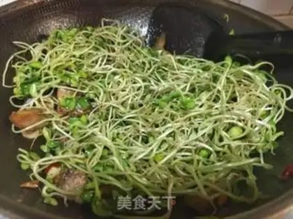 Make Five flowers and black bean sprouts step 4