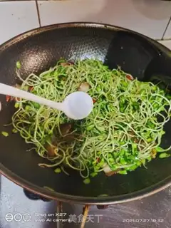 Make Five flowers and black bean sprouts step 5
