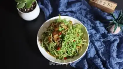 Make Five flowers and black bean sprouts step 6