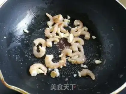 Make Smelt shrimp fried eggs step 4