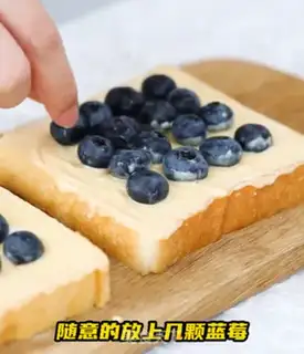 Make Blueberry rock cheese toast step 3