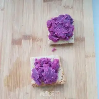 Make Egg-fried bread step 3