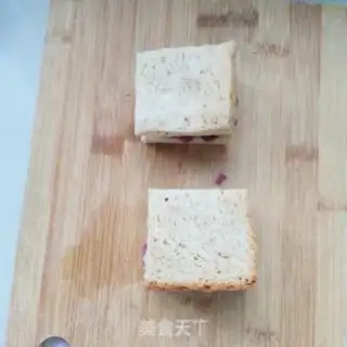 Make Egg-fried bread step 4