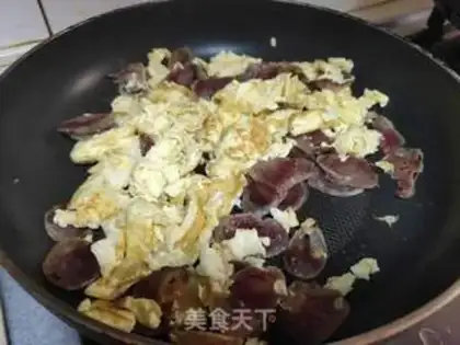 Make Egg sausage fried rice step 2