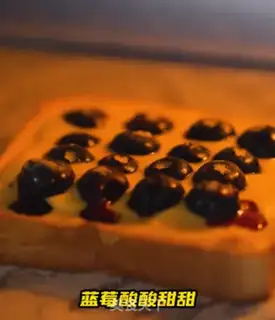 Make Blueberry rock cheese toast step 4