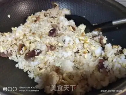 Make Egg sausage fried rice step 4