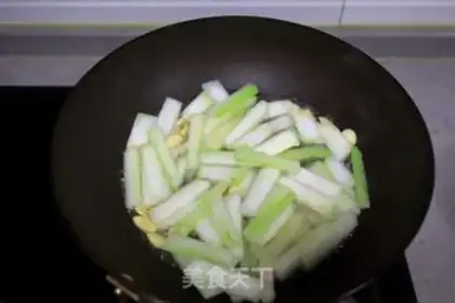 Make A fragrance of garlic and melon step 2