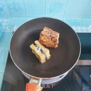 Make Egg-fried bread step 9