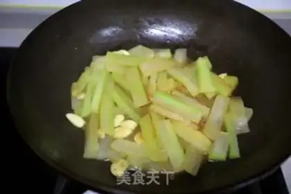 Make A fragrance of garlic and melon step 5