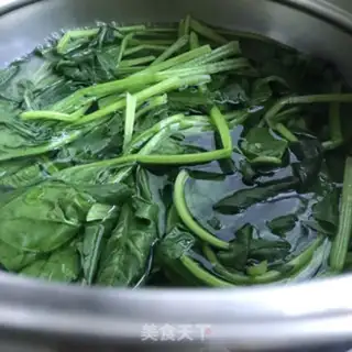 Make A spinach mix fan step 4