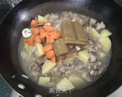 Make Curry chicken and potatoes step 8