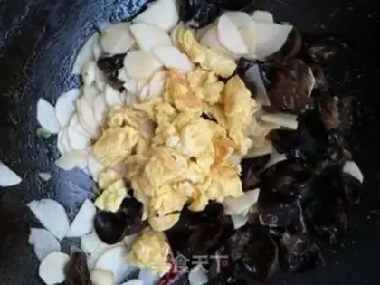 Make Black-mucked eggs step 8